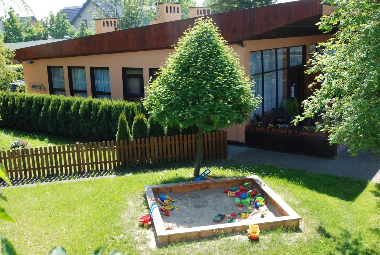 O.W. Sek Vila Karwia Exterior foto