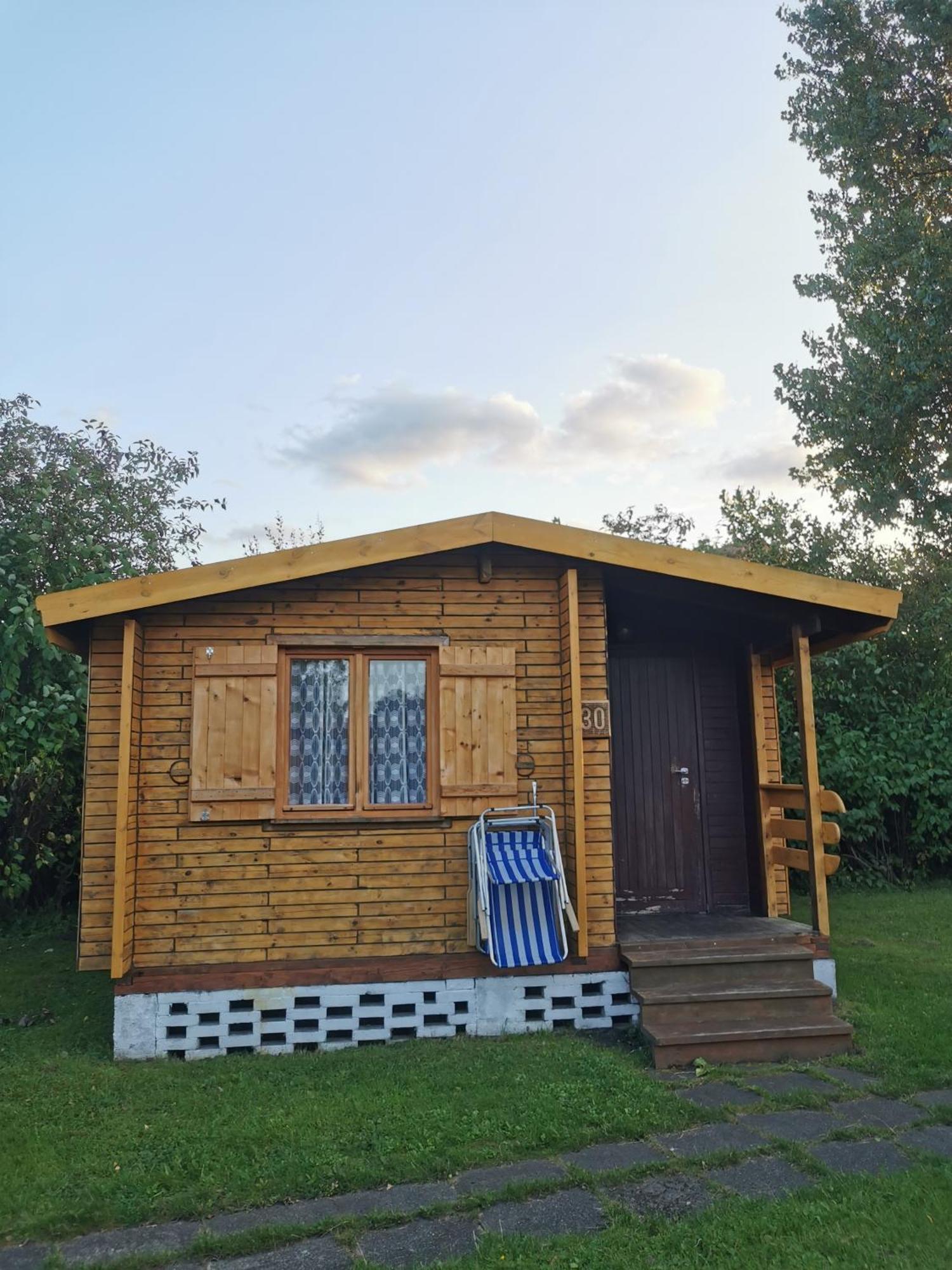 O.W. Sek Vila Karwia Exterior foto